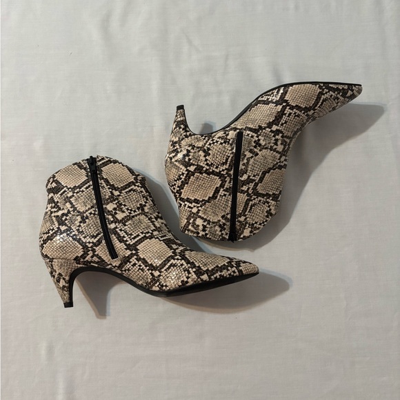 Worthington Black, Beige & Dark brown Snakeskin Patterned Women's Boots Size 10 - Picture 5 of 9